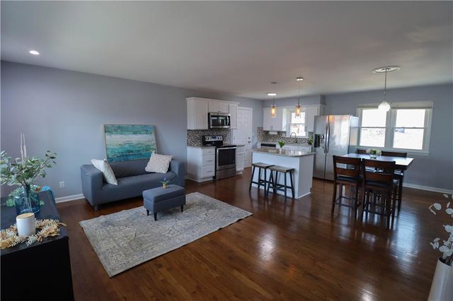 8635 LARSEN Street, Overland Park, KS 66214