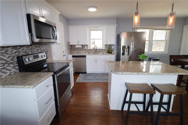 8635 LARSEN Street, Overland Park, KS 66214