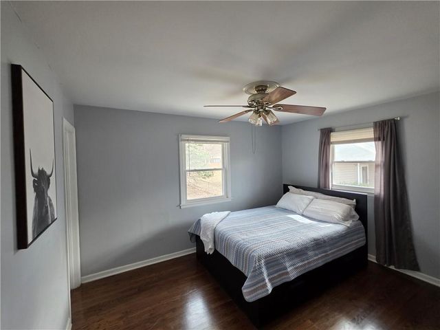 8635 LARSEN Street, Overland Park, KS 66214