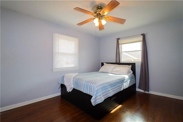 8635 LARSEN Street, Overland Park, KS 66214