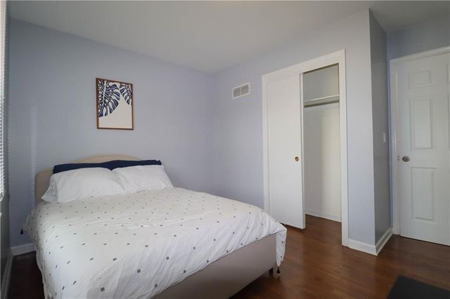 8635 LARSEN Street, Overland Park, KS 66214