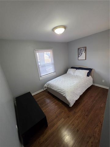 8635 LARSEN Street, Overland Park, KS 66214