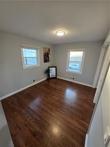 8635 LARSEN Street, Overland Park, KS 66214