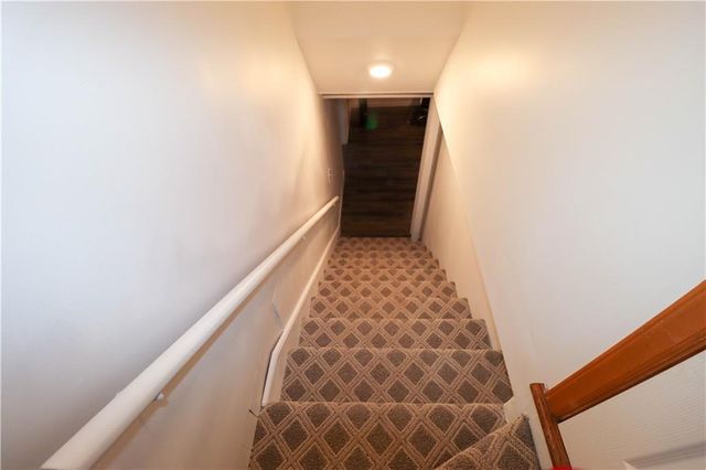 8635 LARSEN Street, Overland Park, KS 66214