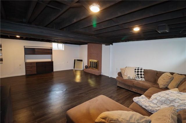 8635 LARSEN Street, Overland Park, KS 66214