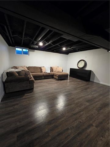 8635 LARSEN Street, Overland Park, KS 66214