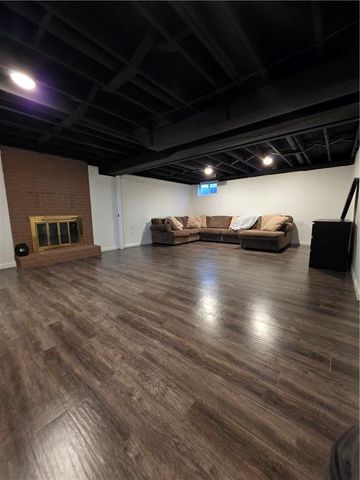 8635 LARSEN Street, Overland Park, KS 66214