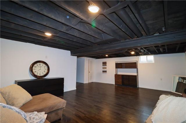 8635 LARSEN Street, Overland Park, KS 66214