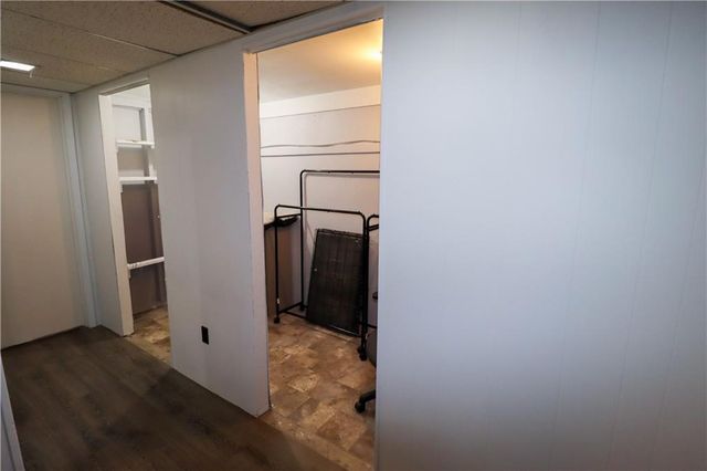 8635 LARSEN Street, Overland Park, KS 66214