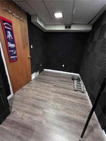 8635 LARSEN Street, Overland Park, KS 66214