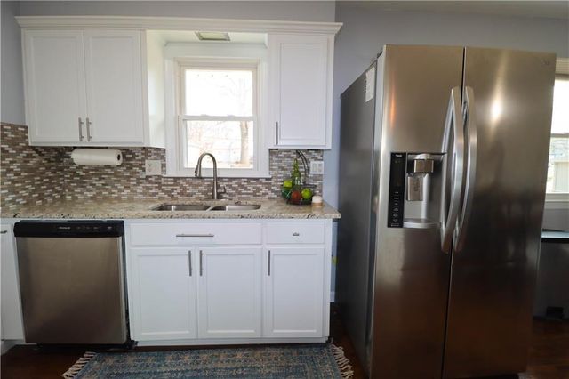 8635 LARSEN Street, Overland Park, KS 66214