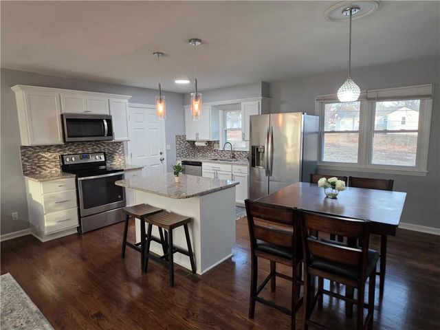 8635 LARSEN Street, Overland Park, KS 66214