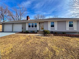 8635 LARSEN Street, Overland Park, KS 66214