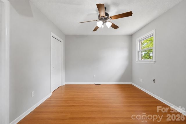 1910 26th Street NE, Hickory, NC 28601