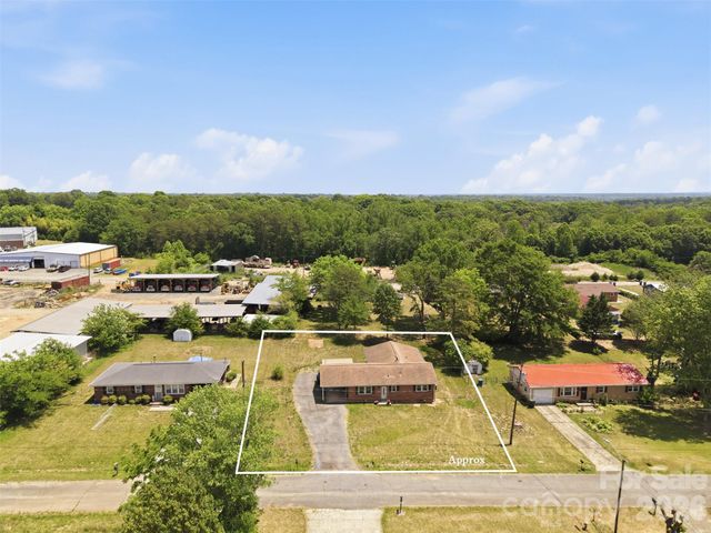 1910 26th Street NE, Hickory, NC 28601
