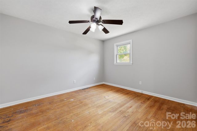 1910 26th Street NE, Hickory, NC 28601