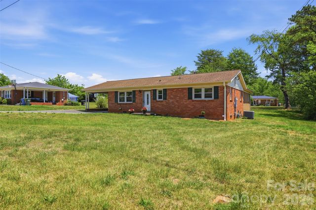 1910 26th Street NE, Hickory, NC 28601