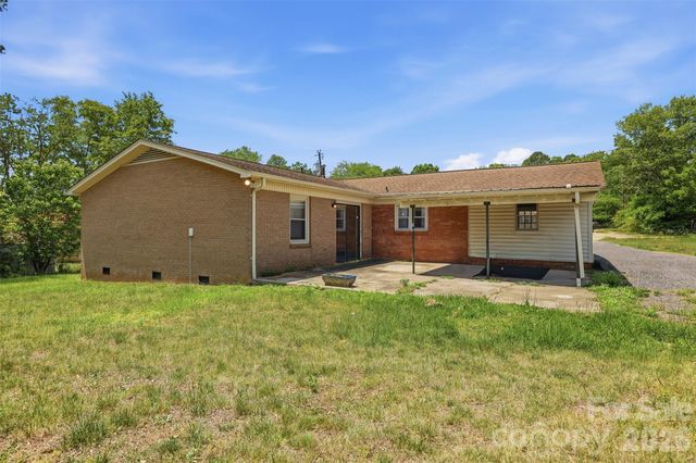 1910 26th Street NE, Hickory, NC 28601
