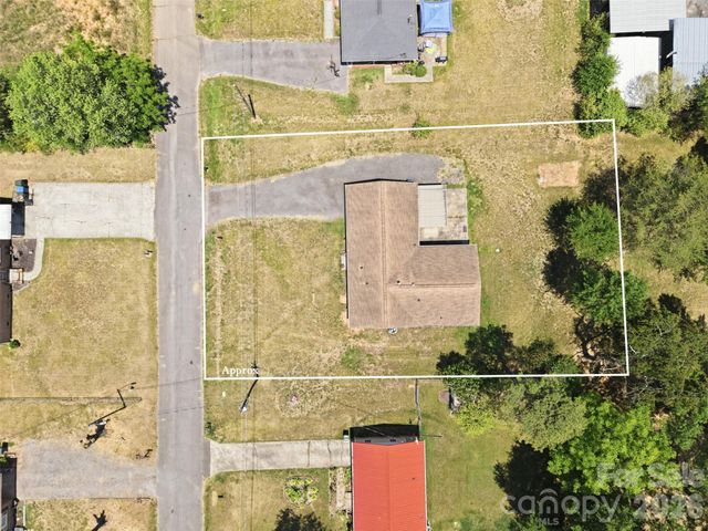 1910 26th Street NE, Hickory, NC 28601