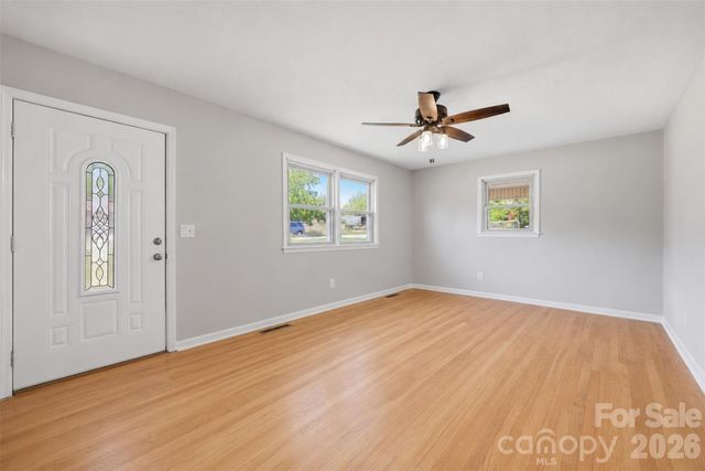 1910 26th Street NE, Hickory, NC 28601