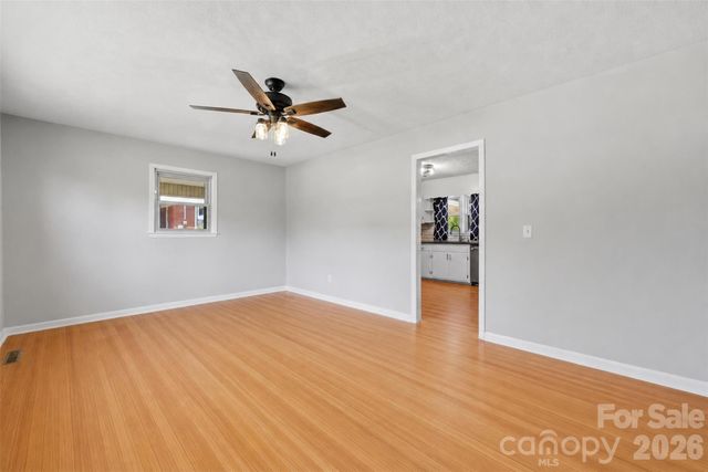1910 26th Street NE, Hickory, NC 28601