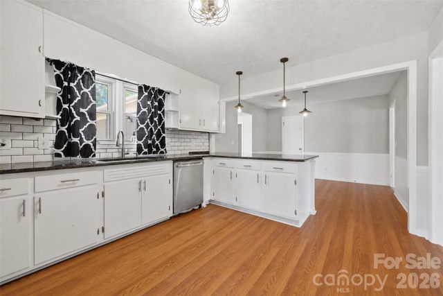 1910 26th Street NE, Hickory, NC 28601