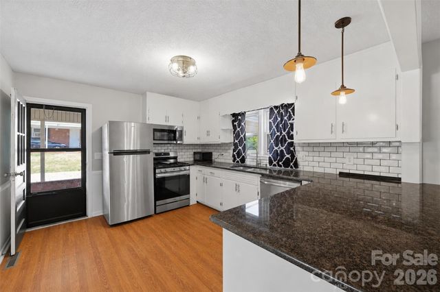 1910 26th Street NE, Hickory, NC 28601