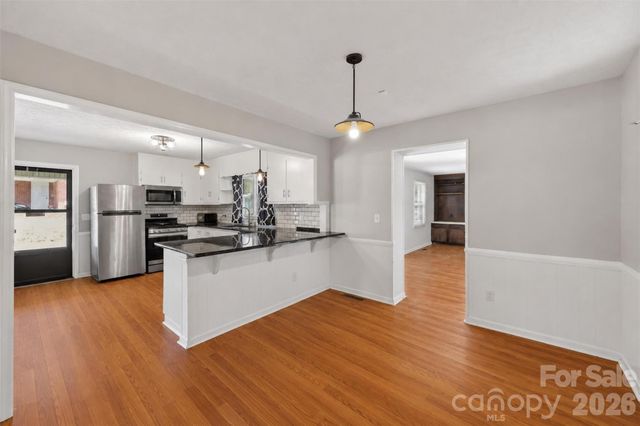 1910 26th Street NE, Hickory, NC 28601