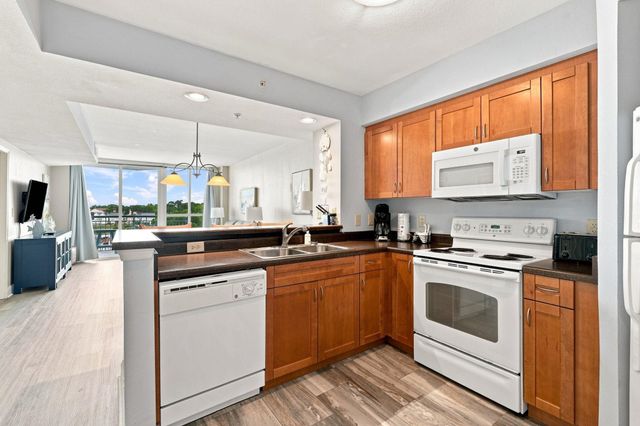 2100 Sea Mountain Hwy Unit 412, North Myrtle Beach, SC 29582