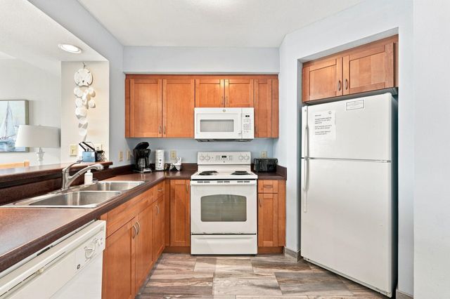 2100 Sea Mountain Hwy Unit 412, North Myrtle Beach, SC 29582