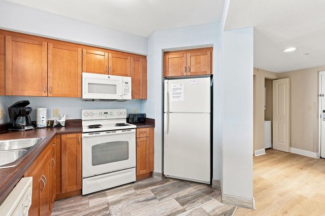 2100 Sea Mountain Hwy Unit 412, North Myrtle Beach, SC 29582