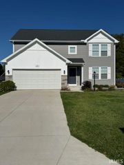 407 W Daybreak Drive, Lakeville, IN 46536