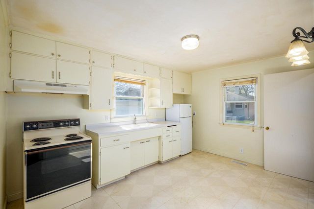 5923 44th AVENUE, Kenosha, WI 53144