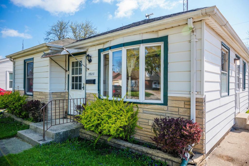 5923 44th AVENUE, Kenosha, WI 53144