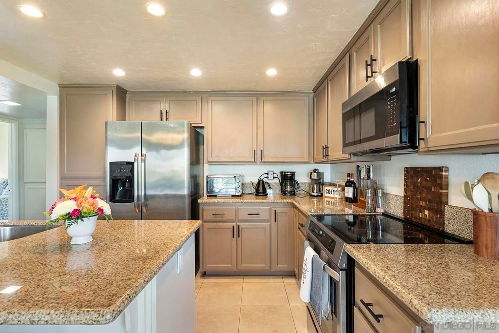 355 N Melrose Dr N E, Vista, CA 92083 — exterior