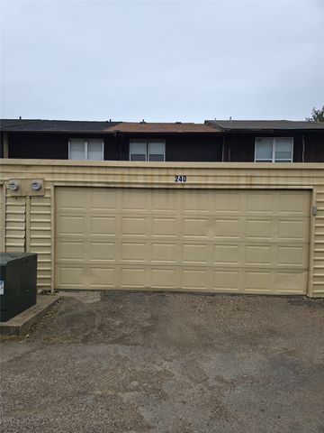 240 Rolling Hills Place, Lancaster, TX 75146