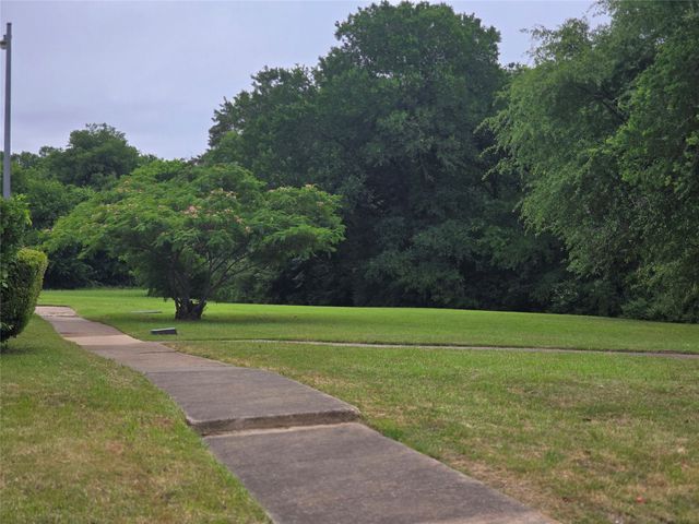 240 Rolling Hills Place, Lancaster, TX 75146