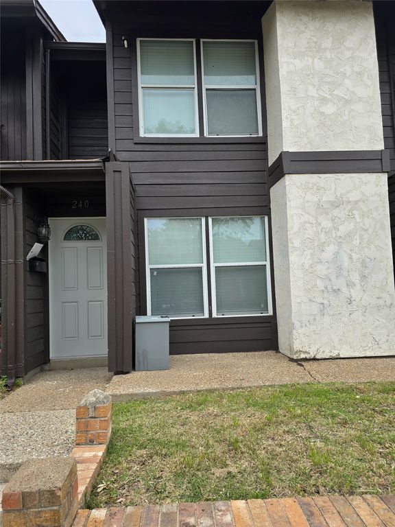 240 Rolling Hills Place, Lancaster, TX 75146