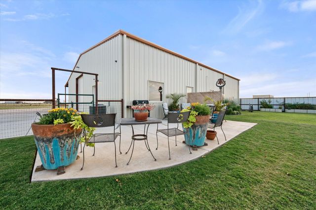 753 Co Rd J, New Home, TX 79383