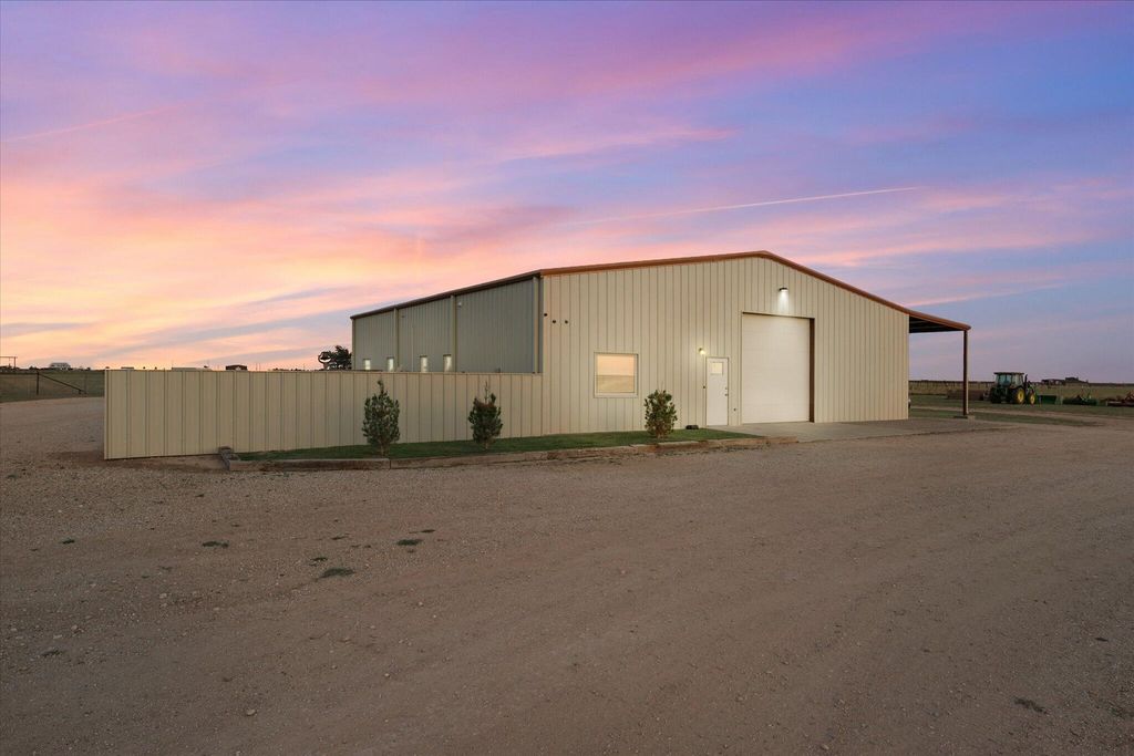 753 Co Rd J, New Home, TX 79383