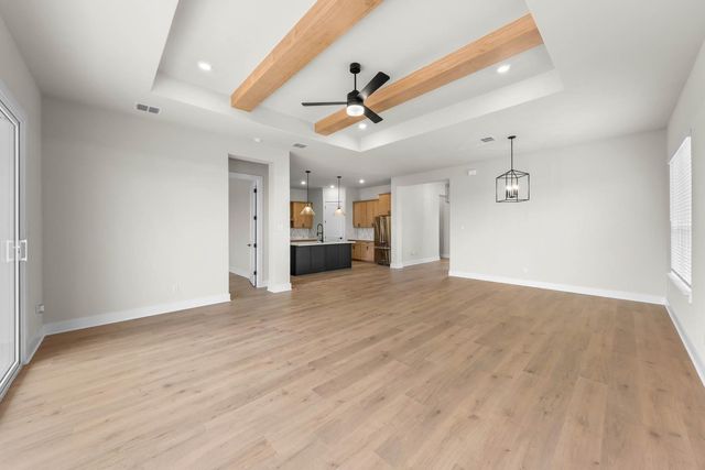 305 E Luna Blue LN, Jarrell, TX 76537