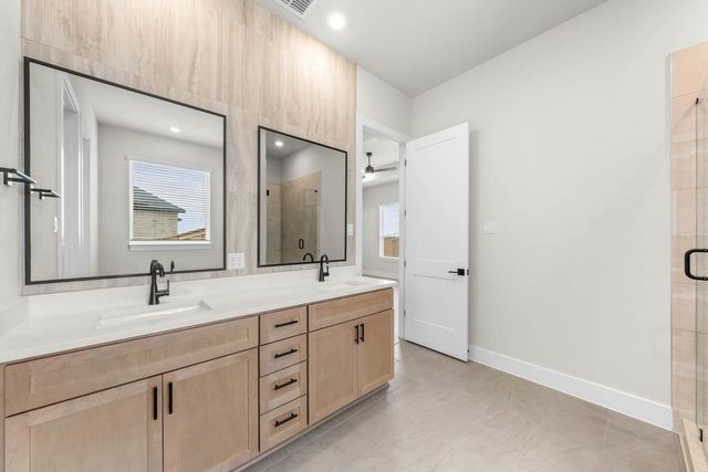 305 E Luna Blue LN, Jarrell, TX 76537