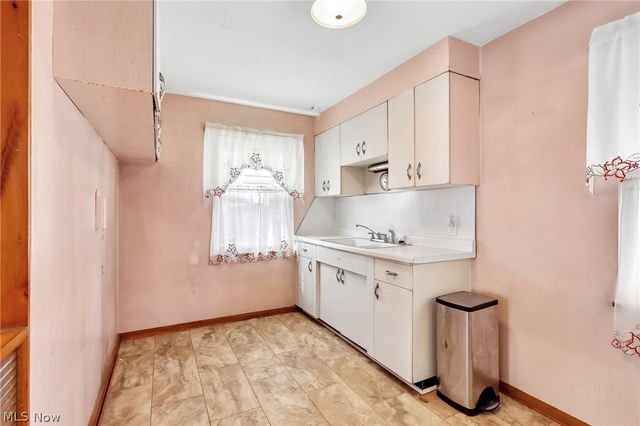 8804 Behrwald Avenue, Brooklyn, OH 44144