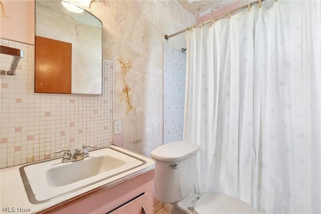 8804 Behrwald Avenue, Brooklyn, OH 44144