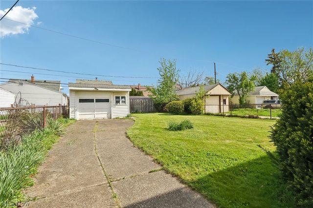 8804 Behrwald Avenue, Brooklyn, OH 44144