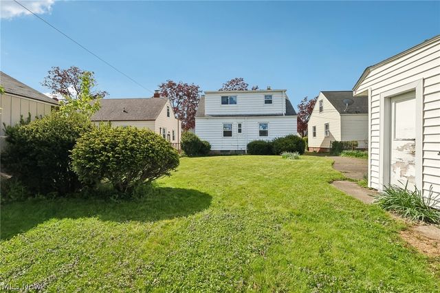 8804 Behrwald Avenue, Brooklyn, OH 44144