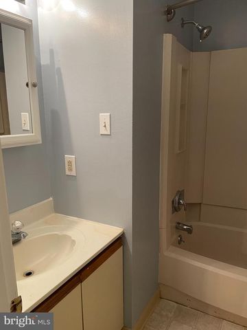 3208 CHAMPIONS DR, Wilmington, DE 19808