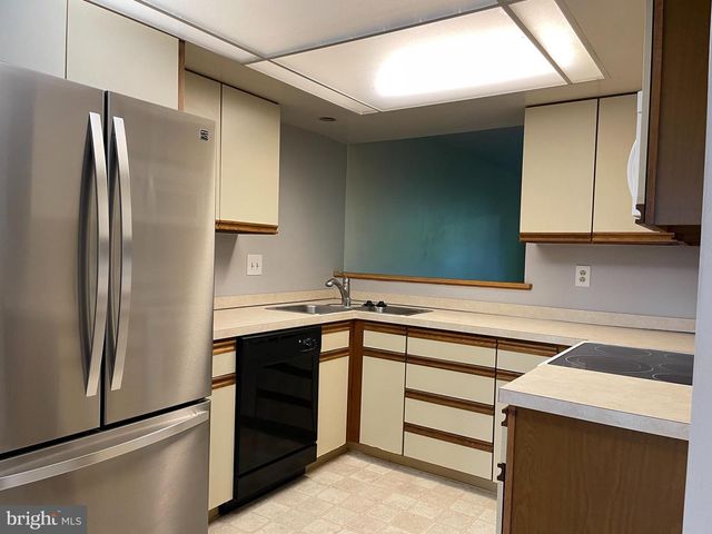 3208 CHAMPIONS DR, Wilmington, DE 19808
