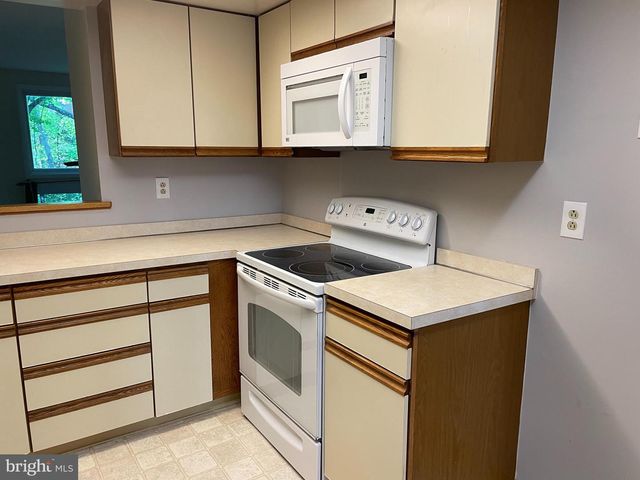 3208 CHAMPIONS DR, Wilmington, DE 19808