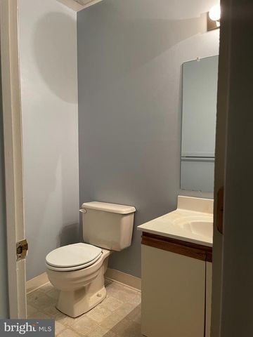 3208 CHAMPIONS DR, Wilmington, DE 19808